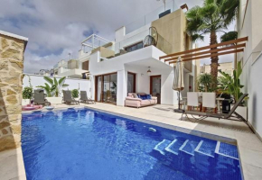 Wonderful Family Holiday in a New Villa - 3 Bedroom , 3 Bathroom, with a Private Pool, 300 m from the Beautiful Higuericas Beach in Pilar de La Horadada